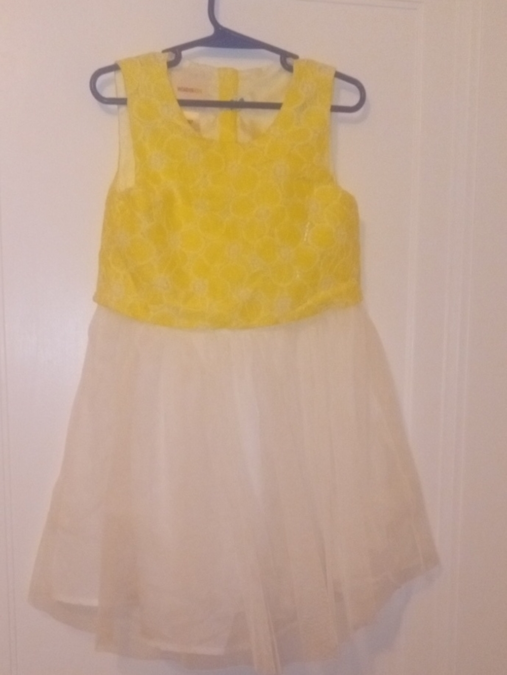 girl 5 yellow white sleeveless tutu dress